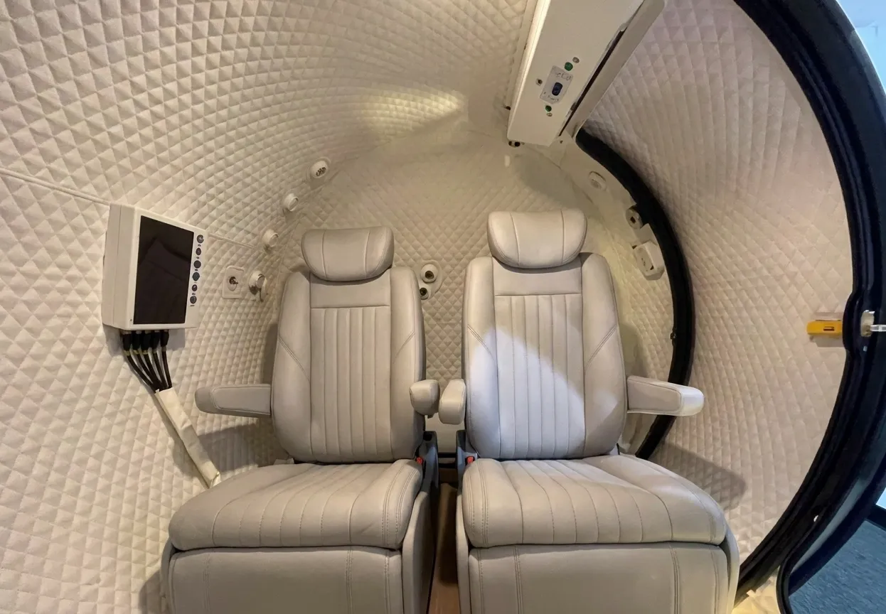 CO5001 Single Seat hyperbaric chamber interior